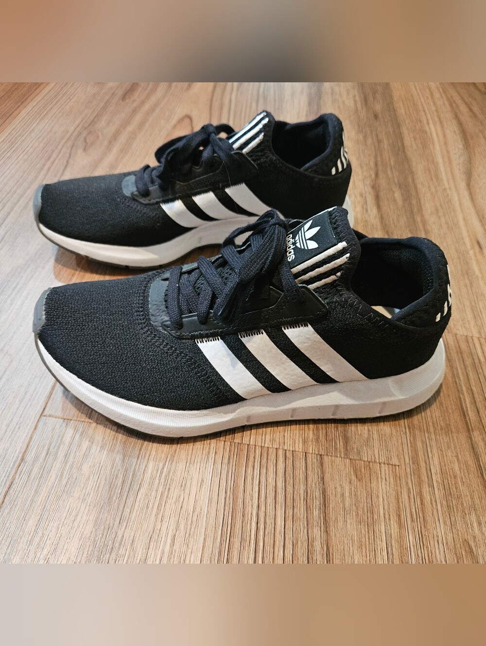 Adidas Black and White Run Swift Shoes Size 7